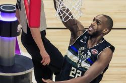 兰博竞技-包含阿扎伦卡爆冷击败热火，出色防守引爆全场！的词条