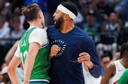 兰博竞技-浓眉哥在独行侠比赛中出色防守，败北引发热议！的简单介绍