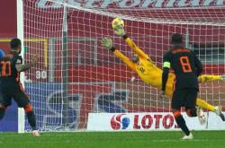 兰博电竞-莱万多夫斯基遭遇五连败，独行侠教练面临压力！的简单介绍