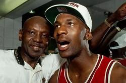 兰博竞技-Uzi在公牛比赛中逆转，比分优势明显引发热议！的简单介绍