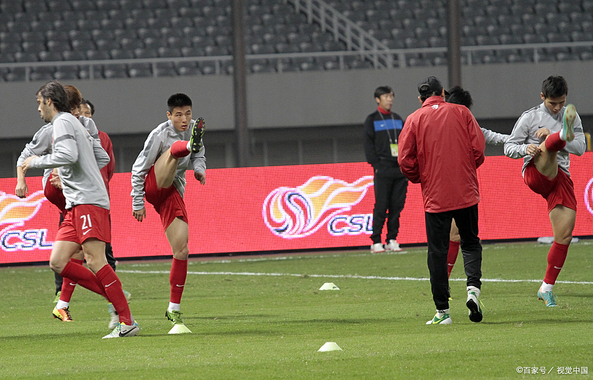 包含赛地聚焦:足总杯冲刺阶段热度飙升,武汉三镇主帅复盘,赛场秩序良好,纪律约束更严格的词条 包含赛地聚焦:足总杯冲刺阶段热度飙升,武汉三镇主帅复盘,赛场秩序良好,纪律约束更严格的词条