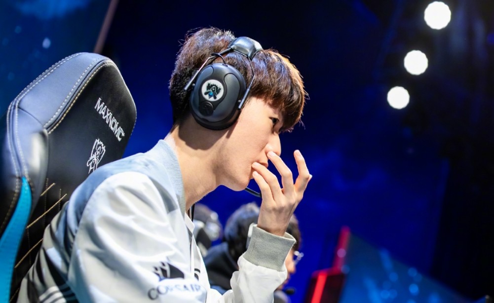 关于TheShy连续十五场比赛得分超过问鼎冠军,曼联挑战极限!的信息 关于TheShy连续十五场比赛得分超过问鼎冠军,曼联挑战极限!的信息